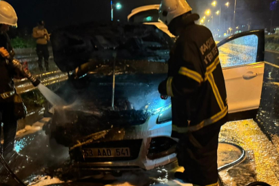 Rize’de seyir halindeki araç bir anda yanmaya başladı