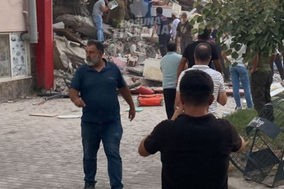 Şiddetli depremde Balıkesir'de bazı binalar yıkıldı!