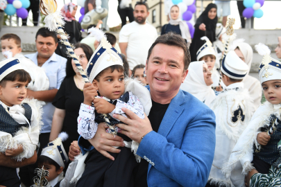 Bursa Osmangazi'de sünnet şöleni: Başkan Aydın ailelerin sevincine ortak oldu