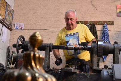 Bursa'da alem ustası mesleğini 55 yıldır sürdürüyor!