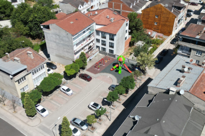 Bursa'da İnegöl Belediyesi eskiyen çocuk parklarını yeniliyor