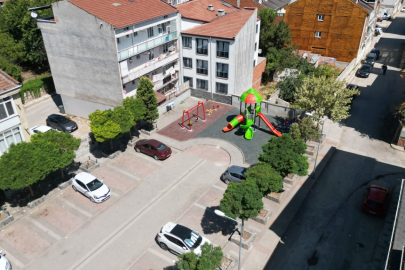 Bursa İnegöl Belediyesi Eskiyen Çocuk Parklarını Yeniliyor