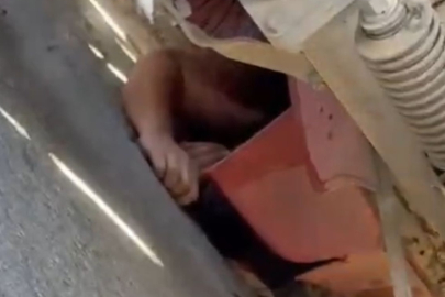 Elazığ'da kamyonun altında kalan motosiklet sürücüsü için seferber oldular