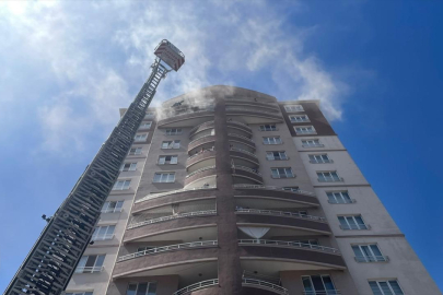 Kayseri'de 14 katlı apartmanda yangın çıktı