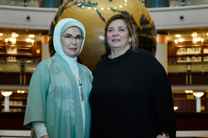 Emine Erdoğan, Gürcistan Cumhurbaşkanı Kavelashvili'nin eşiyle Millet Kütüphanesi'ni ziyaret etti
