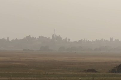 Irak ve Suriye'den gelen toz bulutu Yüksekova'yı kapladı