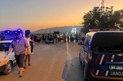 Osmaniye'de motosikletle otomobil çarpıştı: 3 yaralı