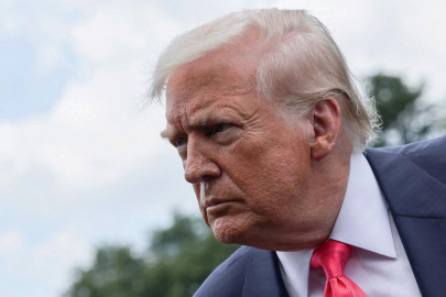 Trump, Çin'e yönelik yüksek tarifeleri 90 gün daha askıya aldı