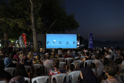 Bursa'da ‘Kamyoled’ ile açık havada sinema keyfi