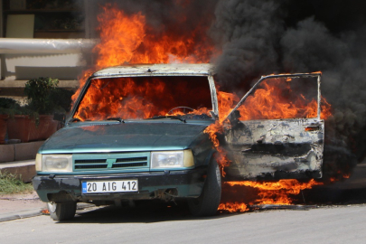 Denizli'de park halindeki araç alev alev yandı