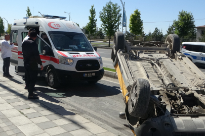 Malatya'da devrilen ticari taksi ters döndü: 1 yaralı