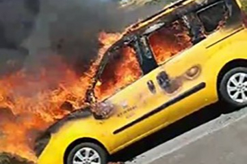 Antalya Alanya'da seyir halindeki Fiat otomobil alev aldı