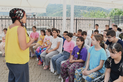 Bursa'da Gezici Kütüphane çocukları bilgiyle donatıyor