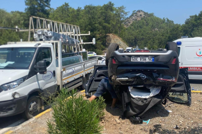 Muğla'da kamyonetle otomobil çarpıştı: 4 yaralı