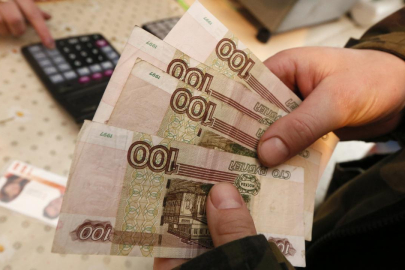 Rusya'da şirketlerin döviz satma zorunluluğu iptal edildi