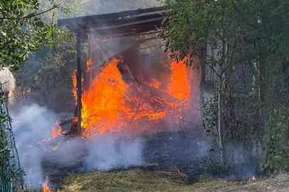 Zonguldak'ta evin önce bahçesinde, sonra çatısında çıkan yangın korkuttu