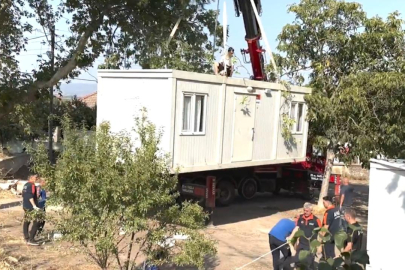 Balıkesir'deki depremzedeler için 250 yaşam konteyneri bölgeye ulaştırıldı