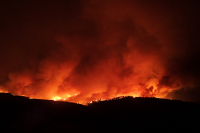 Çanakkale'de alevler geceyi aydınlattı
