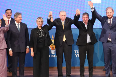 CHP'den AK Parti'ye geçti, ilk icraatı bu oldu! Yasemin Fazlaca'nın makam odasındaki dikkat çeken detay...