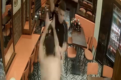 'Kız meselesi' kavgası kanlı bitti! Ensesinde bıçakla hastaneye kaldırıldı...