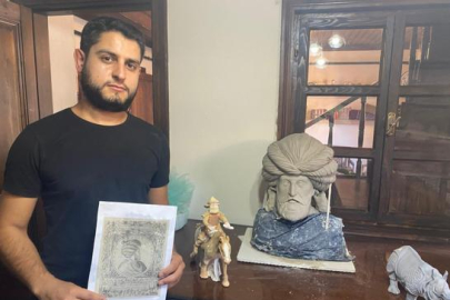 Suriyeli uyruklu Hüseyin Bursa'da Sadrazam Koca Sinan Paşa’nın büstü yapıyor