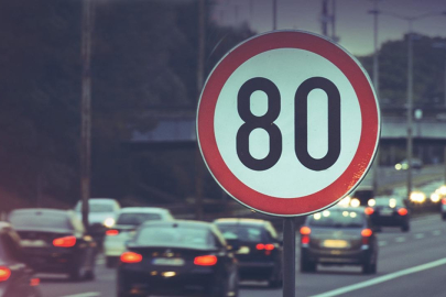 Trafik levhaları yeniden düzenlenecek