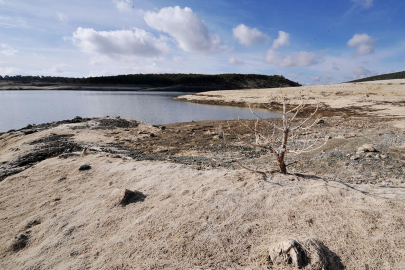 Uşak'a su sağlayan baraj kurudu: Kentte su kesintisi uygulanacak