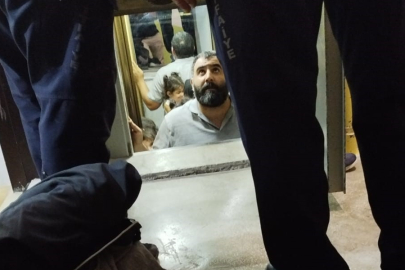 Elazığ'da asansörde kalan aileyi ekipler kurtardı