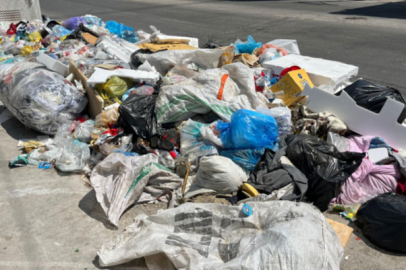 İzmir sokakları çöplerle doldu