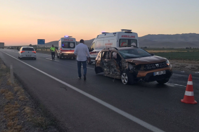 Konya'da kontrolden çıkan otomobil karşı şeride geçti: 4 yaralı