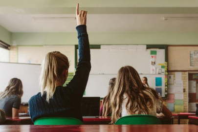Müfredat sadeleşecek: Tüm okullarda sınıflar 3 gruba ayrılacak!