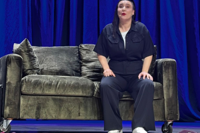 Yasemin Sakallıoğlu Bursa’da kahkaha tufanı estirdi