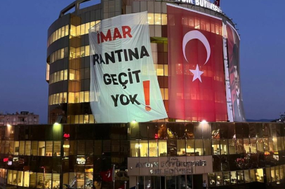 Aydın Büyükşehir Belediyesi binasına dev pankart
