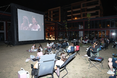 Bursa'da Pancar Deposu’nda açık havada sinema keyfi