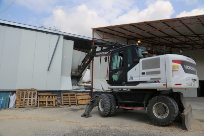 Bursa Nilüfer’de kaçak iki iş yeri yıkıldı&nbsp;&nbsp;