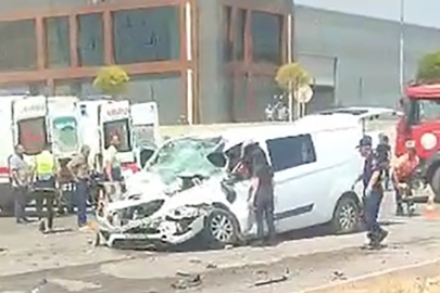 Eskişehir’de panelvan araç tıra arkadan çarptı: 1’i ağır 3 yaralı