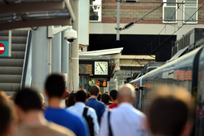 Memurlar iş bıraktı: İZBAN seferleri iptal edildi