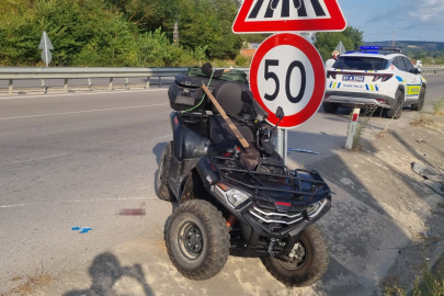 Sinop'ta polisin ''dur'' ihtarına uymayan otomobil kaza yaptı: 2 yaralı