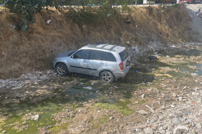 Tekirdağ'da çocukların el frenini indirdiği otomobil dereye uçtu
