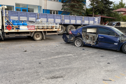 Bolu’da facianın eşiğinden dönüldü: Tüp yüklü kamyon kazaya karıştı