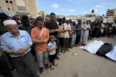 Katil İsrail 5'i çocuk 24 Filistinliyi daha katletti