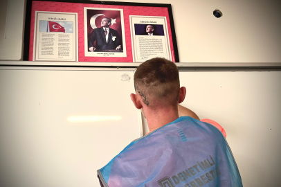 Yükümlüler okulları temizleyip boyuyor