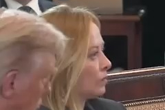 Dünya o anları konuşuyor! Bu sefer de mimikleriyle gündemde...