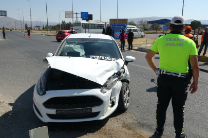 Malatya'da hafif ticari araç ile otomobil çarpıştı: 2 yaralı
