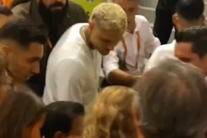 Sosyal medya bu videoyu konuşuyor! Icardi taraftara kafa attı...