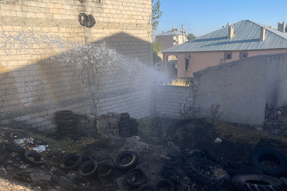 Van’da atık araç lastikleri yandı