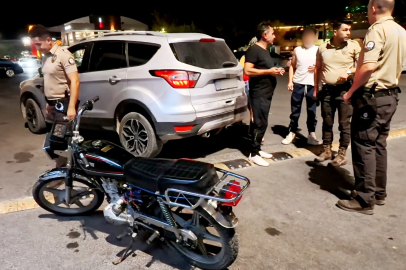 Aksaray'da plakasız ve şasi numarasız motosiklet trafikten men edilerek, kriminale gönderildi