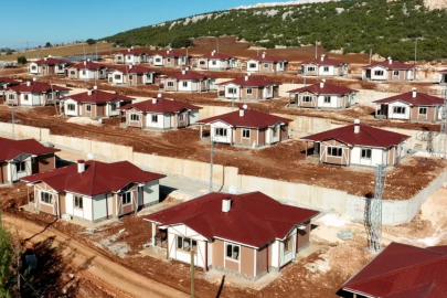 Asrın felaketinin yaraları sarılıyor! 250 bin çatı depremzedelere yuva oldu