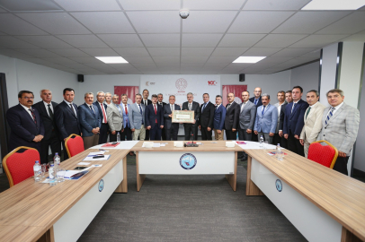 Bursa Valisi Erol Ayyıldız yeni eğitim-öğretim yılı hazırlıklarını değerlendirdi