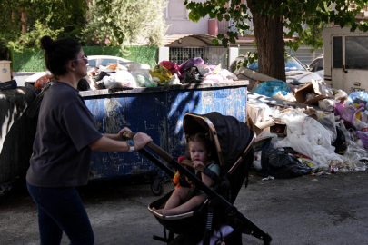 İzmir'de vatandaşlar çöp sorununun çözülmesini bekliyor